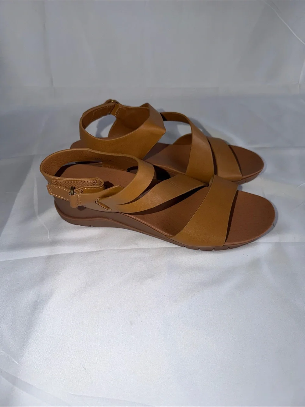 Baretraps Caley Caramel Tan Crisscross Strappy Comfort Platform Wedge Sandals 10